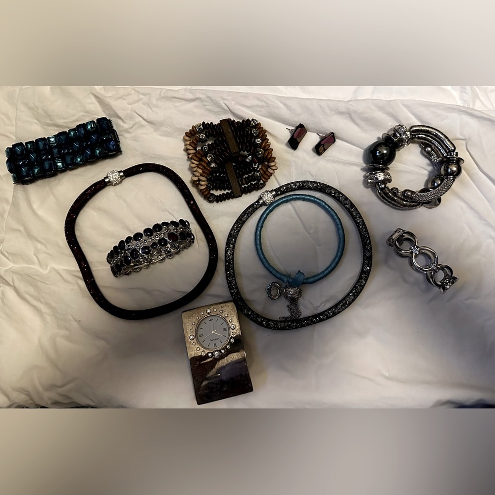Shoebox full of costume jewelry - Picture 4 of 7
